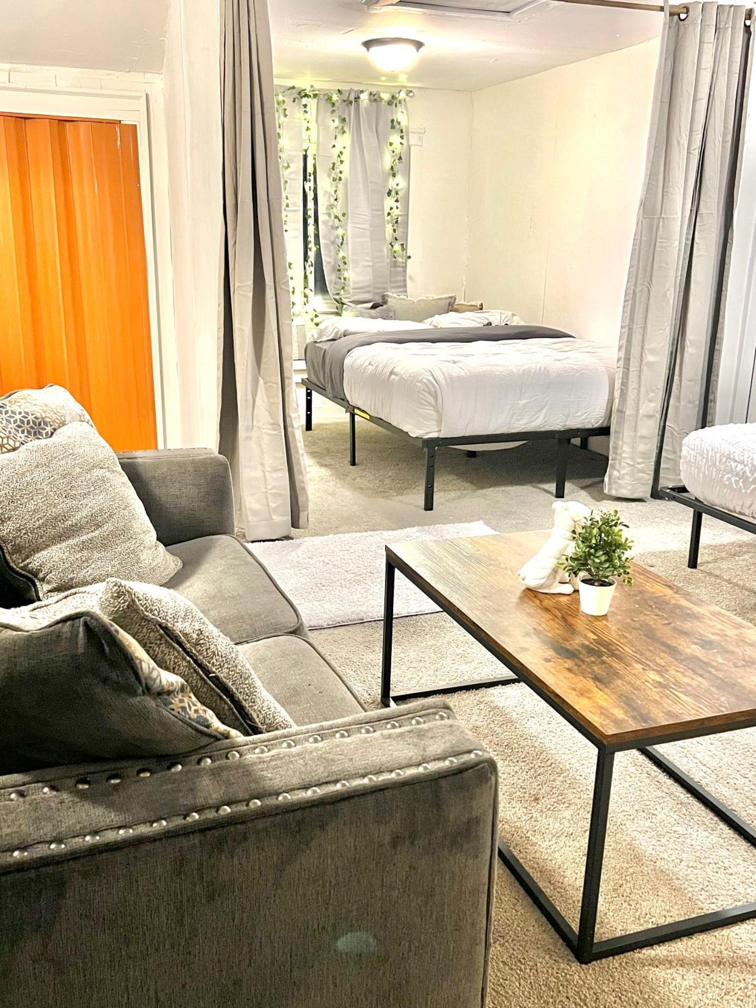 Two Bedroom Villa Studio With Fireplace & Living Room Detroit Exteriör bild
