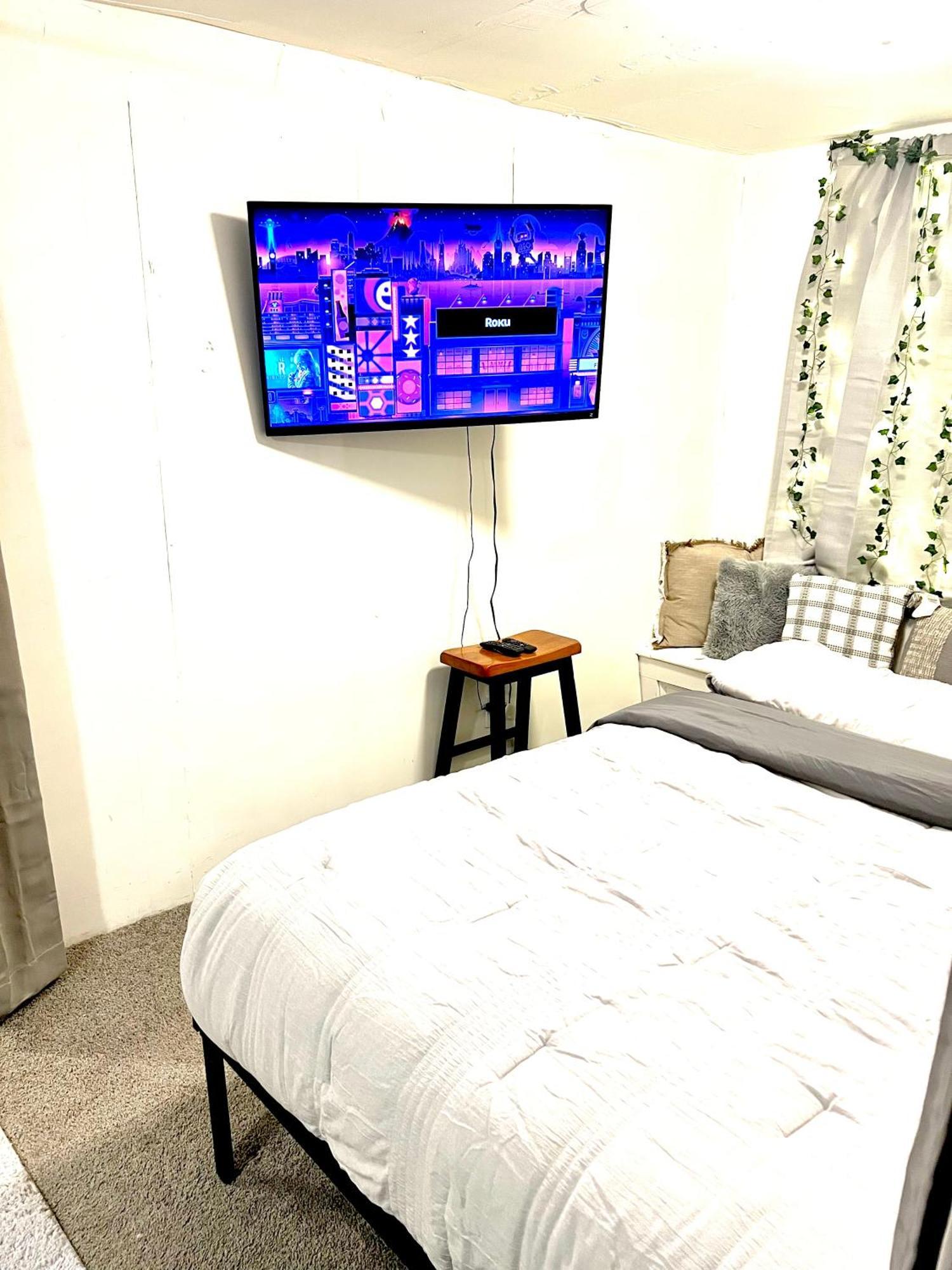 Two Bedroom Villa Studio With Fireplace & Living Room Detroit Exteriör bild